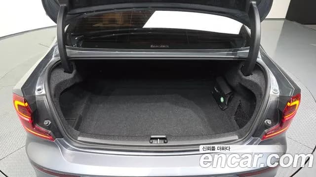2021 Volvo S60 3rd Gen B5 Inscription Sold VIN 7JRZSL12DMG102658 – exterior detail 2021 Volvo S60 3rd Gen B5 Inscription Sold VIN 7JRZSL12DMG102658 – exterior detail