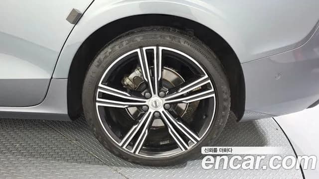 2021 Volvo S60 3rd Gen B5 Inscription Sold VIN 7JRZSL12DMG102658 – undercarriage 2021 Volvo S60 3rd Gen B5 Inscription Sold VIN 7JRZSL12DMG102658 – undercarriage
