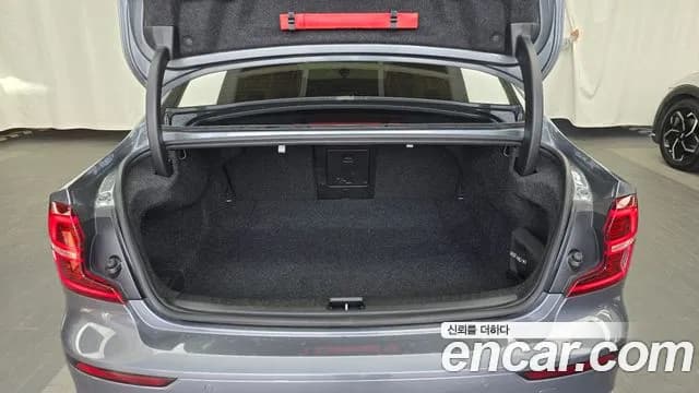2021 Volvo S60 3rd Gen B5 Inscription Sold VIN 7JRZSL12DMG108937 – trunk area 2021 Volvo S60 3rd Gen B5 Inscription Sold VIN 7JRZSL12DMG108937 – trunk area