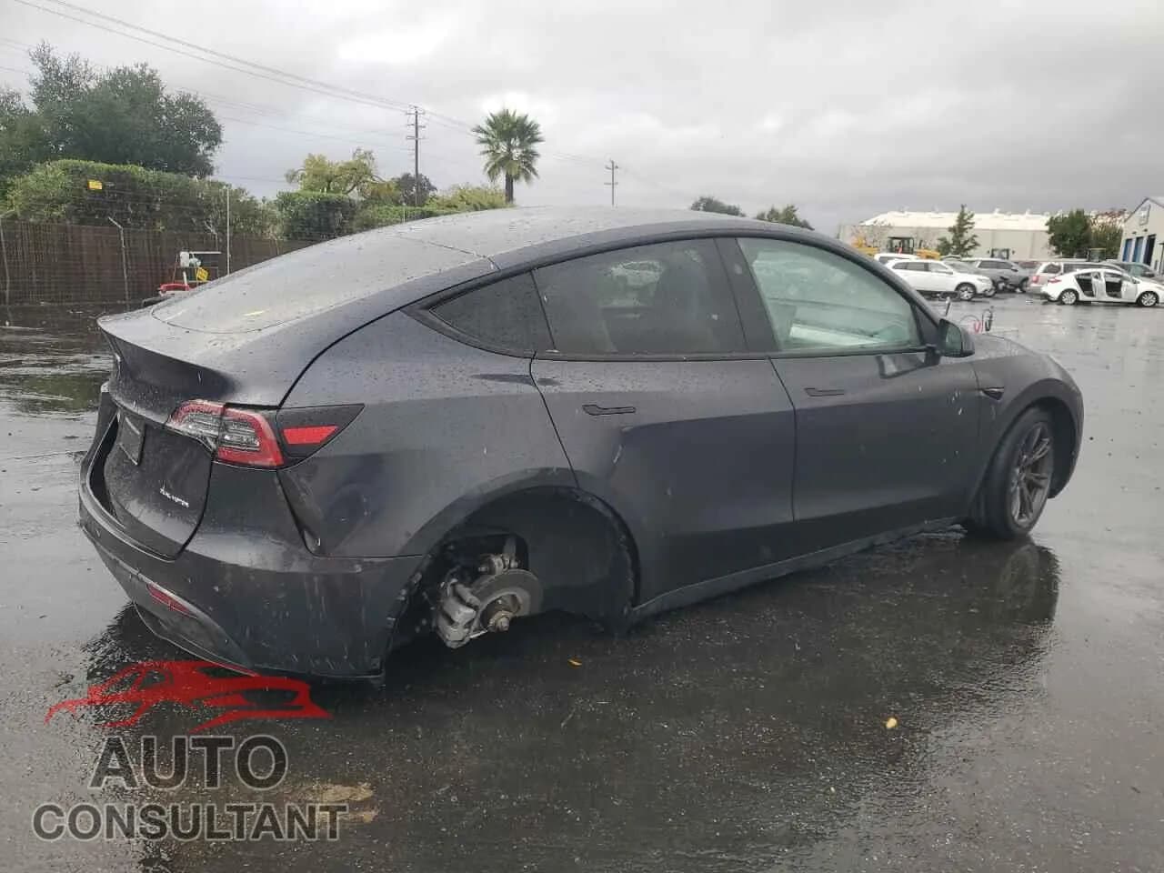 2025 TESLA MODEL Y Damaged VIN 7SAYGAEE1SF232171 – side profile 2025 TESLA MODEL Y Damaged VIN 7SAYGAEE1SF232171 – side profile