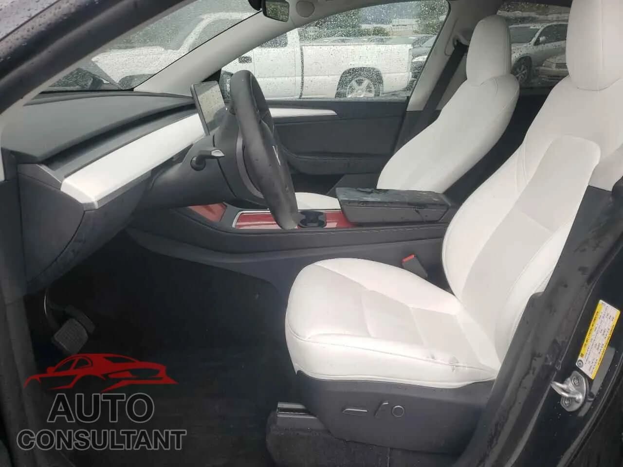 2025 TESLA MODEL Y Damaged VIN 7SAYGAEE1SF232171 – exterior detail 2025 TESLA MODEL Y Damaged VIN 7SAYGAEE1SF232171 – exterior detail