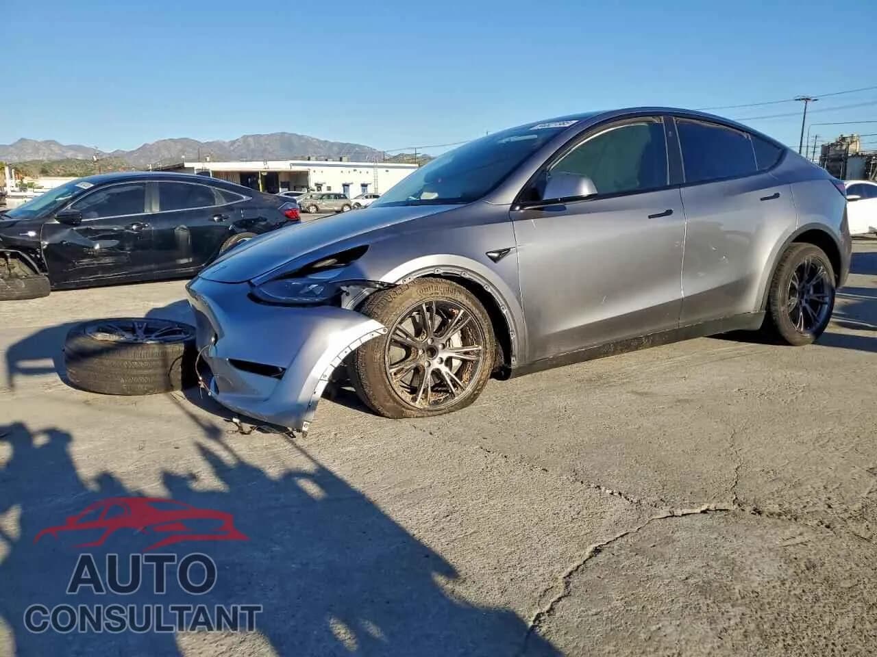 2025 TESLA MODEL Y Damaged VIN 7SAYGDED6SF318908 – front exterior 2025 TESLA MODEL Y Damaged VIN 7SAYGDED6SF318908 – front exterior