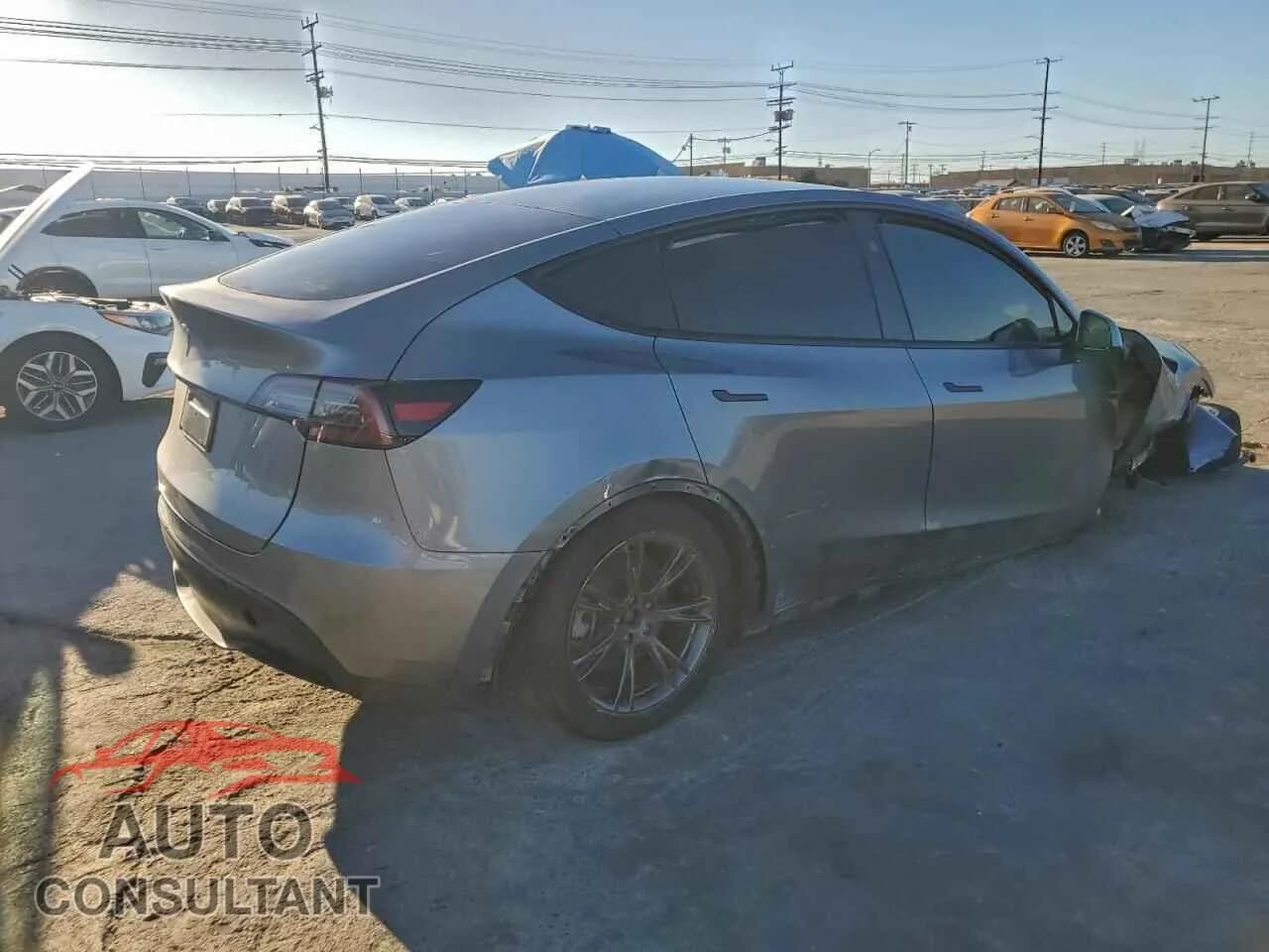 2025 TESLA MODEL Y Damaged VIN 7SAYGDED6SF318908 – side profile 2025 TESLA MODEL Y Damaged VIN 7SAYGDED6SF318908 – side profile