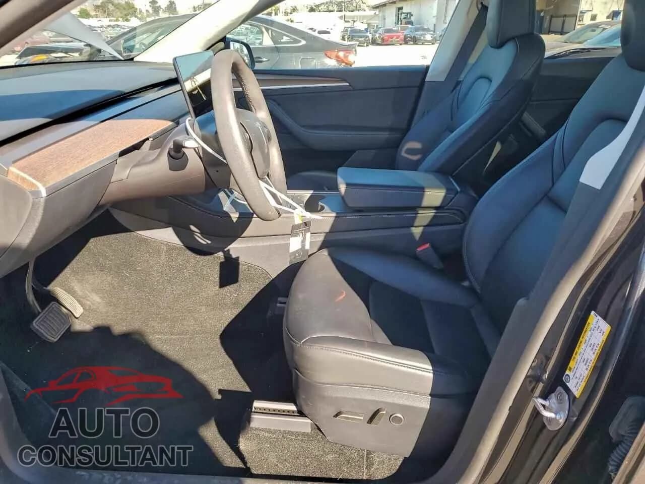 2024 TESLA MODEL Y Damaged VIN 7SAYGDED9RF123346 – exterior detail 2024 TESLA MODEL Y Damaged VIN 7SAYGDED9RF123346 – exterior detail