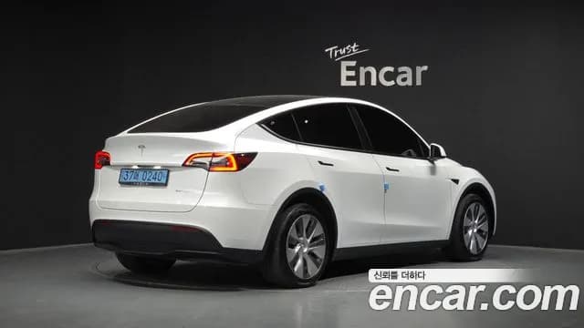 2022 Tesla Model Y Long Range AWD Sold VIN 7SAYGDEE1NF416256 – exterior detail 2022 Tesla Model Y Long Range AWD Sold VIN 7SAYGDEE1NF416256 – exterior detail