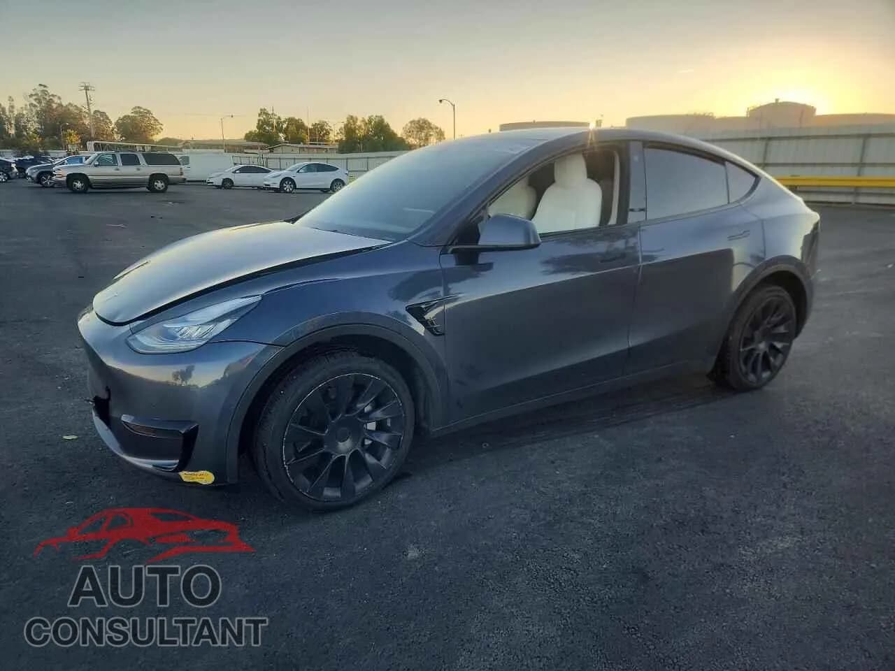 2022 TESLA MODEL Y Damaged VIN 7SAYGDEE3NF314487 – front exterior 2022 TESLA MODEL Y Damaged VIN 7SAYGDEE3NF314487 – front exterior