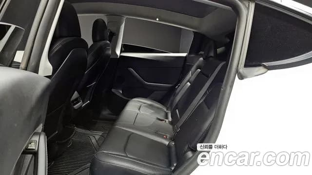 2022 Tesla Model Y Long Range AWD Sold VIN 7SAYGDEE3NF500174 – interior seats 2022 Tesla Model Y Long Range AWD Sold VIN 7SAYGDEE3NF500174 – interior seats