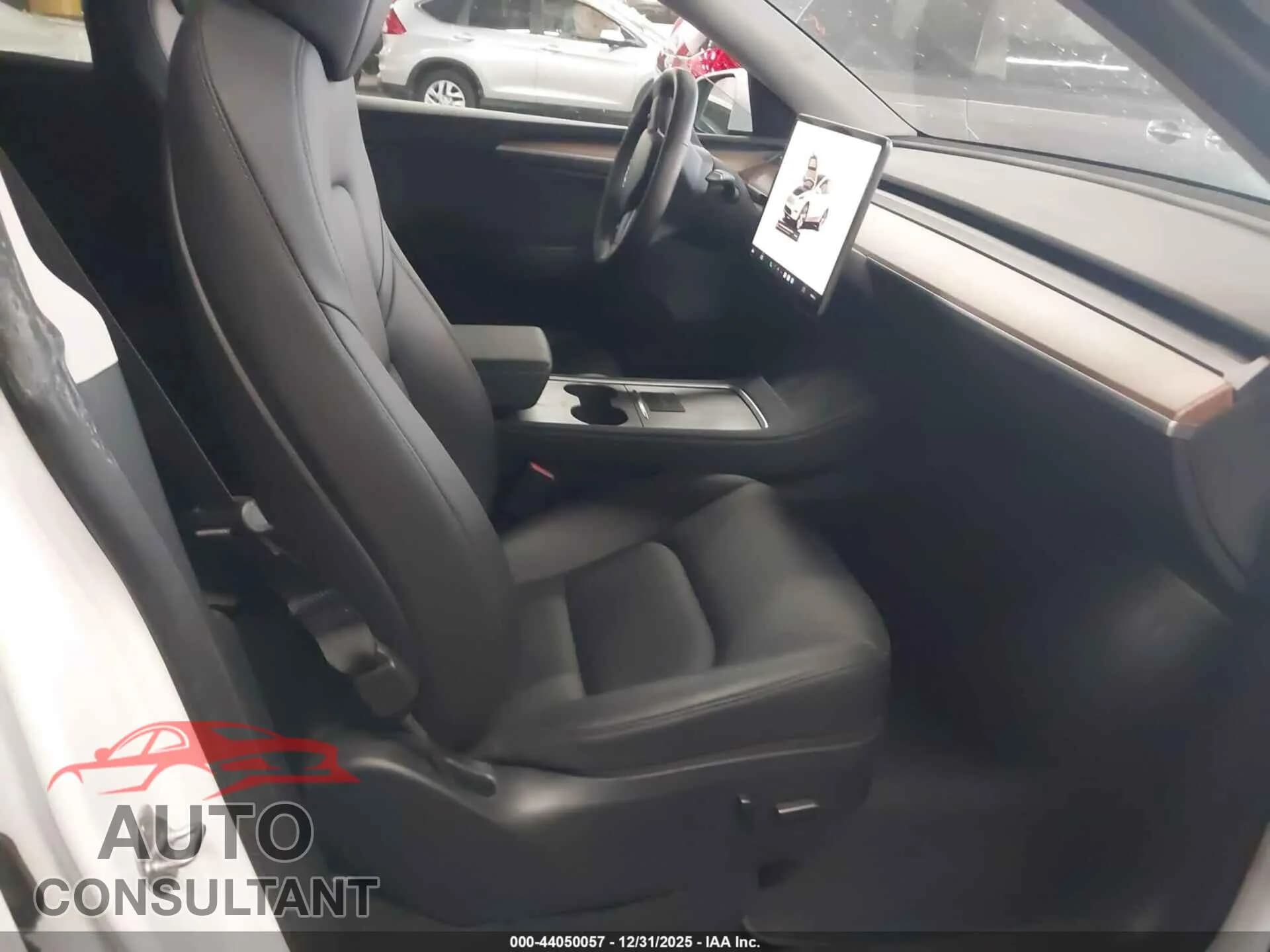 2023 TESLA MODEL Y Damaged VIN 7SAYGDEE4PA124021 – interior seats 2023 TESLA MODEL Y Damaged VIN 7SAYGDEE4PA124021 – interior seats