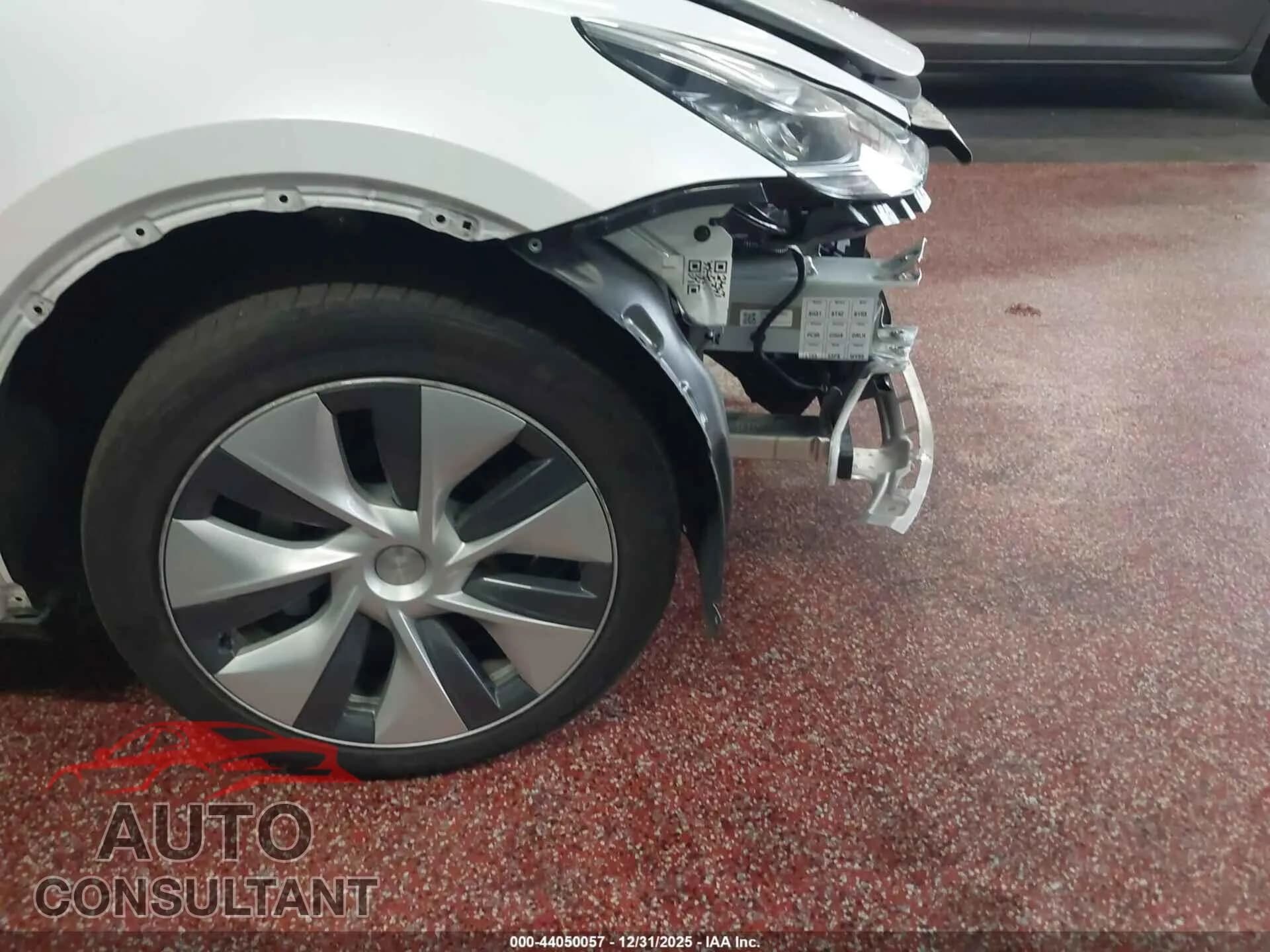 2023 TESLA MODEL Y Damaged VIN 7SAYGDEE4PA124021 – photo 24 2023 TESLA MODEL Y Damaged VIN 7SAYGDEE4PA124021 – photo 24