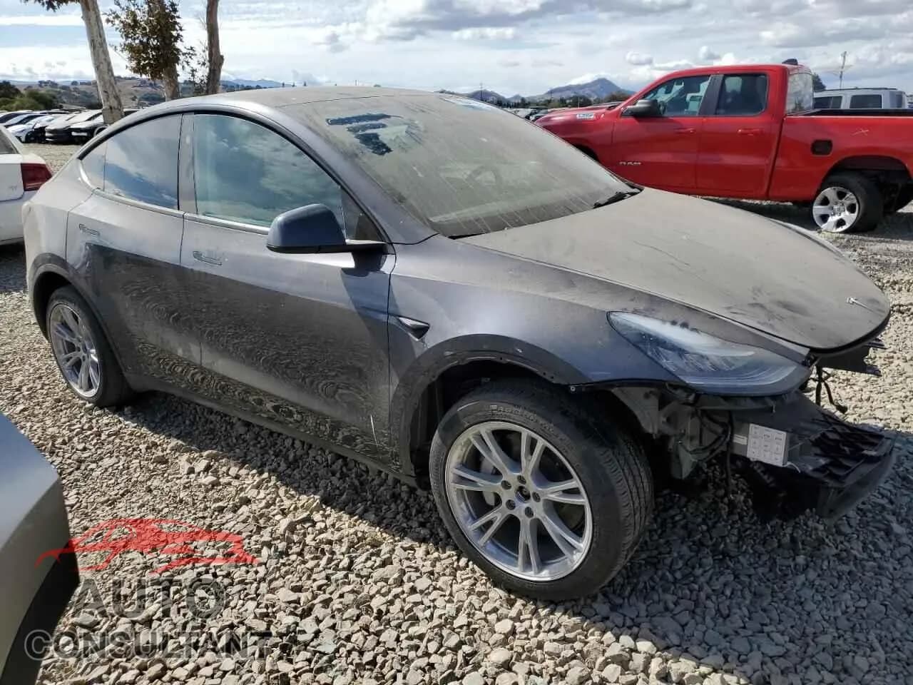 2023 TESLA MODEL Y Damaged VIN 7SAYGDEE8PA153084 – dashboard 2023 TESLA MODEL Y Damaged VIN 7SAYGDEE8PA153084 – dashboard