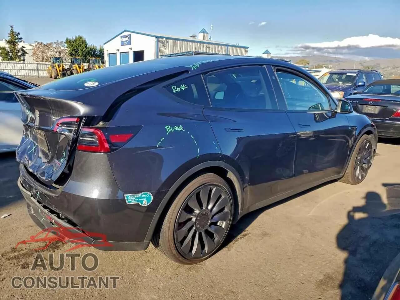 2025 TESLA MODEL Y Damaged VIN 7SAYGDEF1SF259459 – side profile 2025 TESLA MODEL Y Damaged VIN 7SAYGDEF1SF259459 – side profile