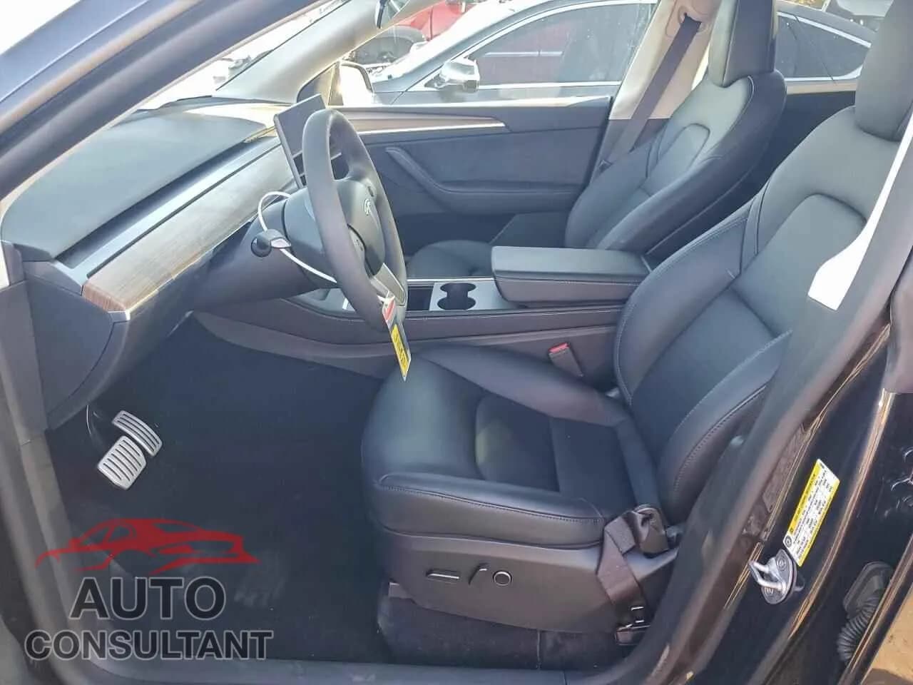 2025 TESLA MODEL Y Damaged VIN 7SAYGDEF1SF259459 – exterior detail 2025 TESLA MODEL Y Damaged VIN 7SAYGDEF1SF259459 – exterior detail