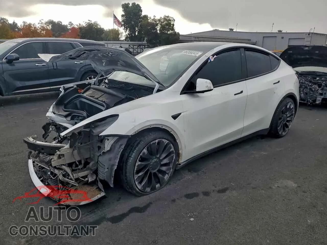2022 TESLA MODEL Y Damaged VIN 7SAYGDEFXNF485715 – front exterior 2022 TESLA MODEL Y Damaged VIN 7SAYGDEFXNF485715 – front exterior