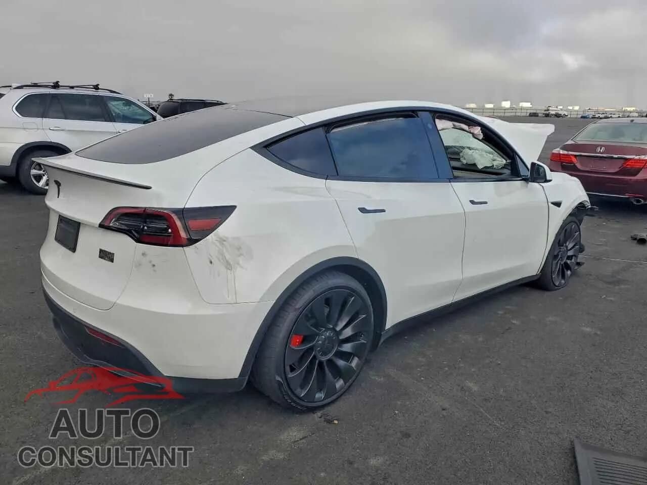 2022 TESLA MODEL Y Damaged VIN 7SAYGDEFXNF485715 – side profile 2022 TESLA MODEL Y Damaged VIN 7SAYGDEFXNF485715 – side profile