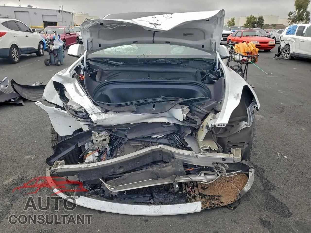 2022 TESLA MODEL Y Damaged VIN 7SAYGDEFXNF485715 – interior seats 2022 TESLA MODEL Y Damaged VIN 7SAYGDEFXNF485715 – interior seats