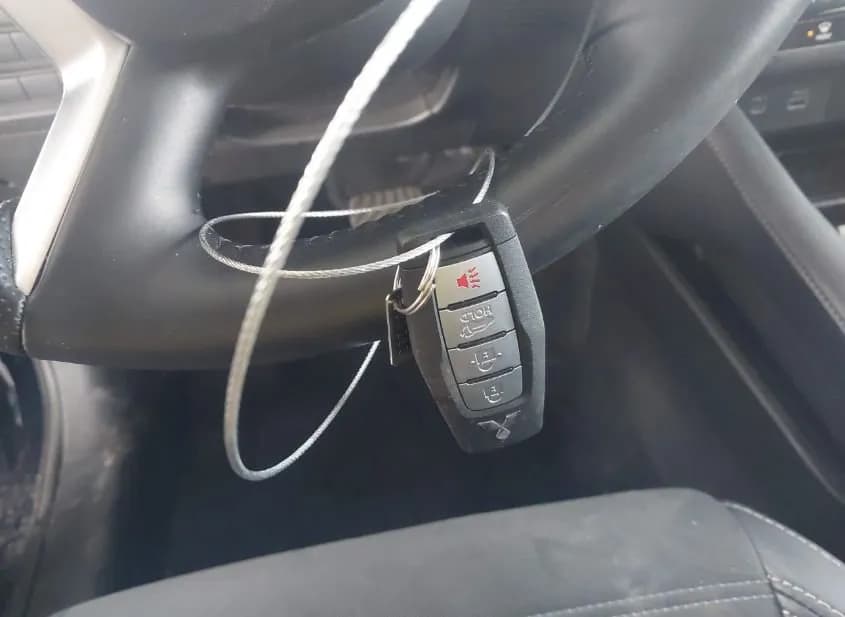 2024 MITSUBISHI Outlander Used VIN JA4J4VA80RZ059000 – exterior detail 2024 MITSUBISHI Outlander Used VIN JA4J4VA80RZ059000 – exterior detail