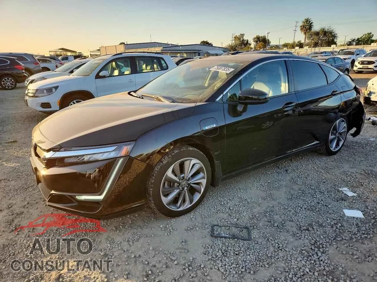 2018 HONDA CLARITY Damaged VIN JHMZC5F35JC004413 – front exterior 2018 HONDA CLARITY Damaged VIN JHMZC5F35JC004413 – front exterior