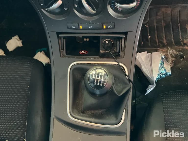 2012 Mazda 3 Used VIN JM0BL10F200337510 – interior seats 2012 Mazda 3 Used VIN JM0BL10F200337510 – interior seats