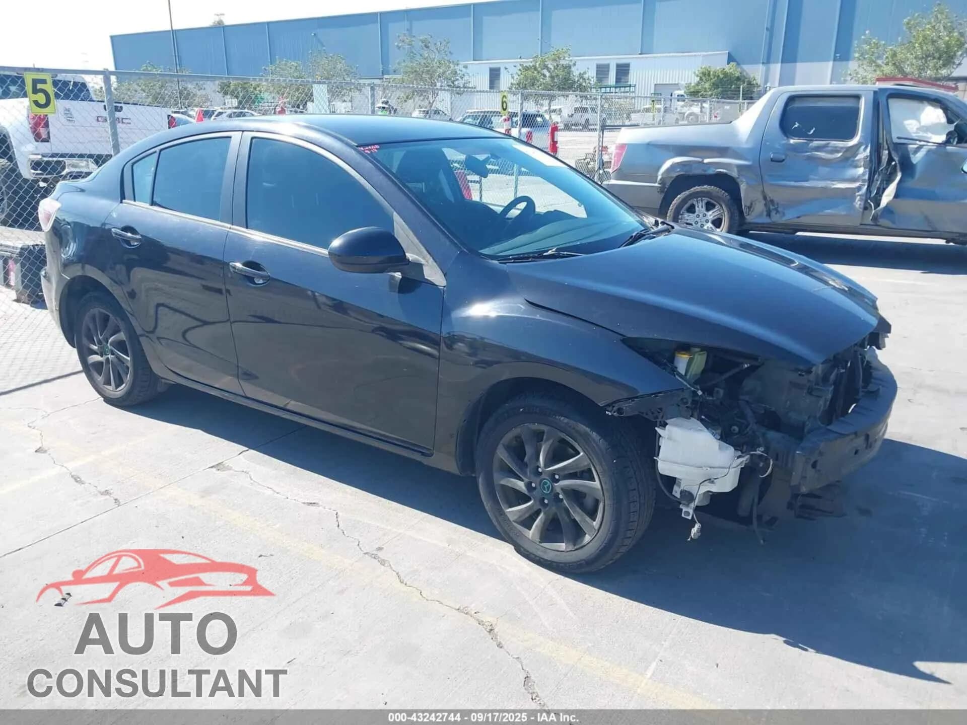 2013 MAZDA MAZDA3 Damaged VIN JM1BL1VP0D1807517 – front exterior 2013 MAZDA MAZDA3 Damaged VIN JM1BL1VP0D1807517 – front exterior