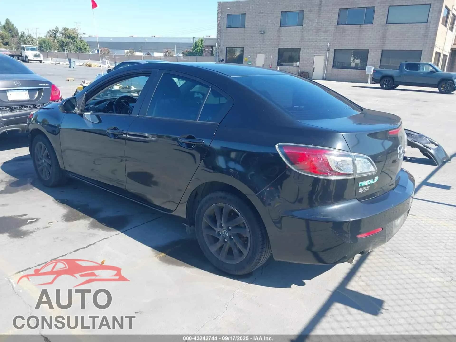 2013 MAZDA MAZDA3 Damaged VIN JM1BL1VP0D1807517 – side profile 2013 MAZDA MAZDA3 Damaged VIN JM1BL1VP0D1807517 – side profile