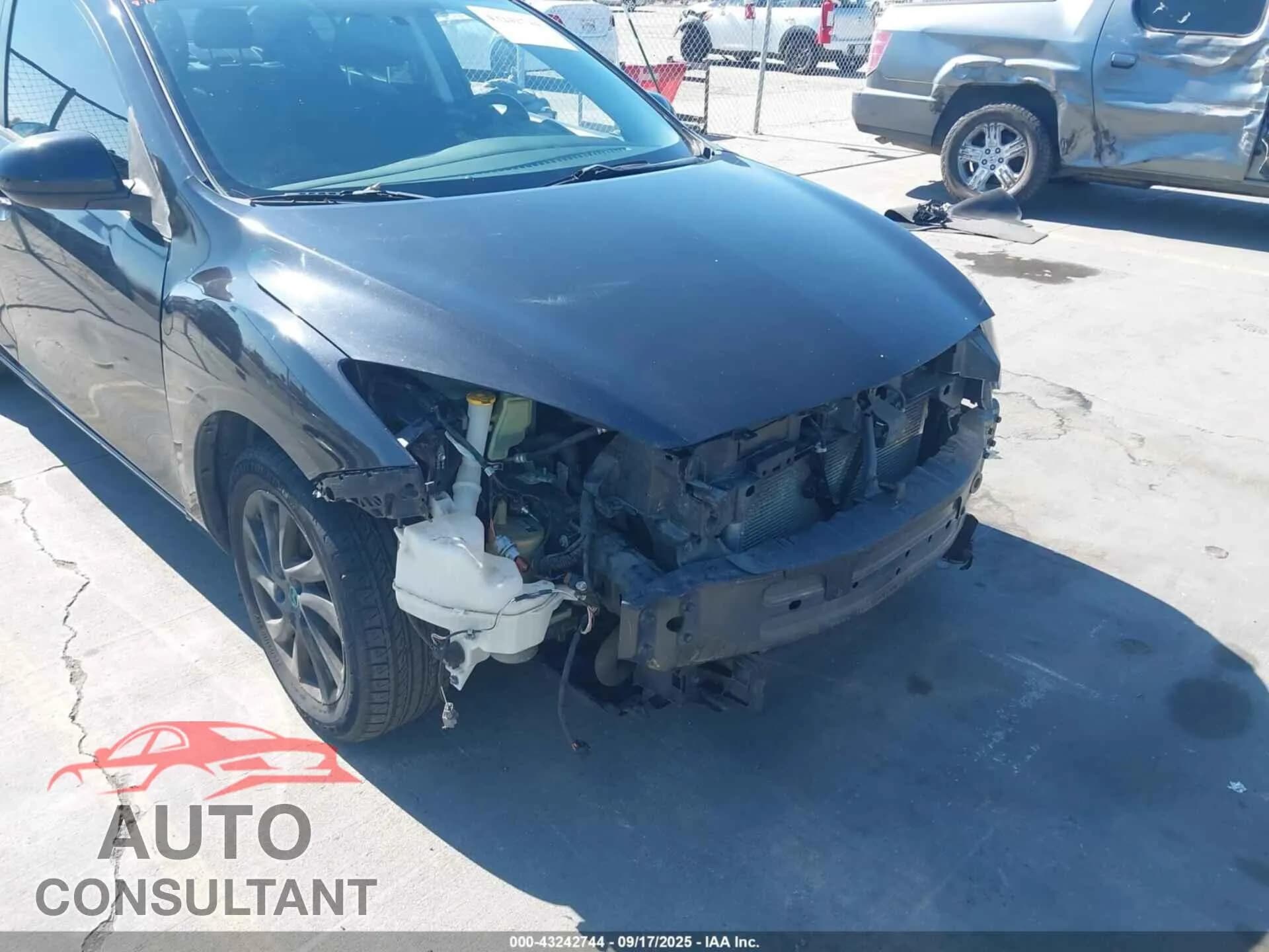 2013 MAZDA MAZDA3 Damaged VIN JM1BL1VP0D1807517 – engine bay 2013 MAZDA MAZDA3 Damaged VIN JM1BL1VP0D1807517 – engine bay