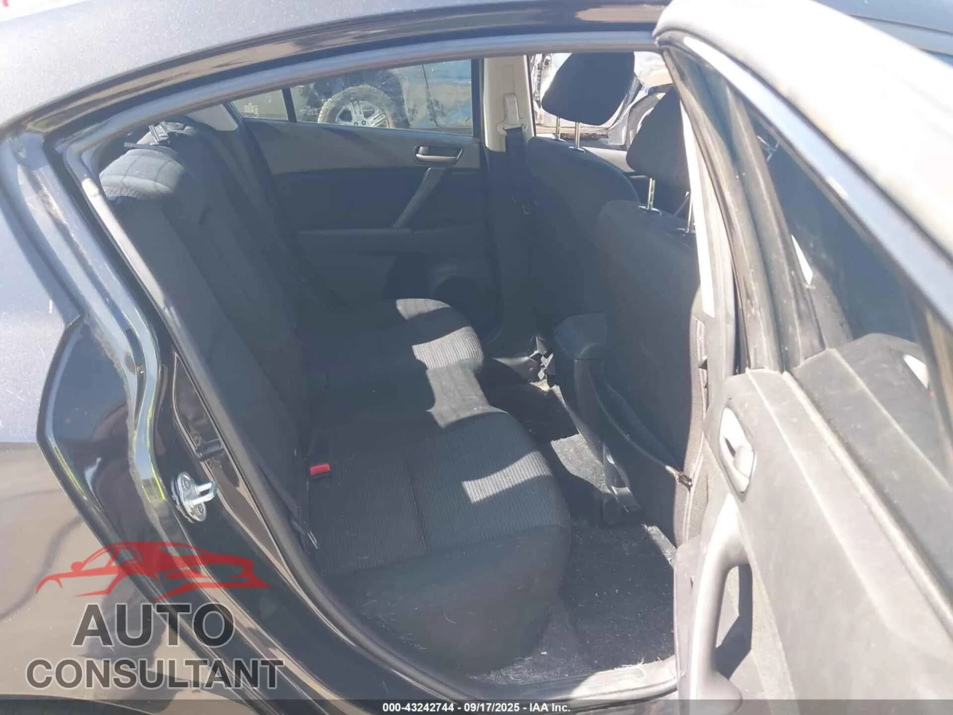 2013 MAZDA MAZDA3 Damaged VIN JM1BL1VP0D1807517 – undercarriage 2013 MAZDA MAZDA3 Damaged VIN JM1BL1VP0D1807517 – undercarriage