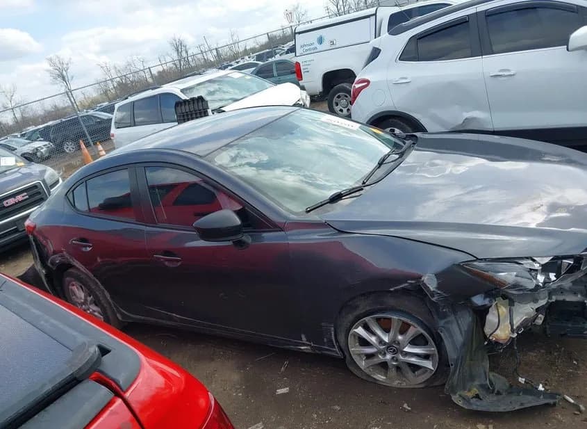 2015 MAZDA MAZDA3 Used VIN JM1BM1U74F1256347 – exterior detail 2015 MAZDA MAZDA3 Used VIN JM1BM1U74F1256347 – exterior detail
