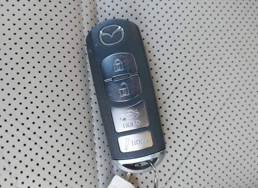 2014 MAZDA Mazda6 Used VIN JM1GJ1W66E1130721 – undercarriage 2014 MAZDA Mazda6 Used VIN JM1GJ1W66E1130721 – undercarriage