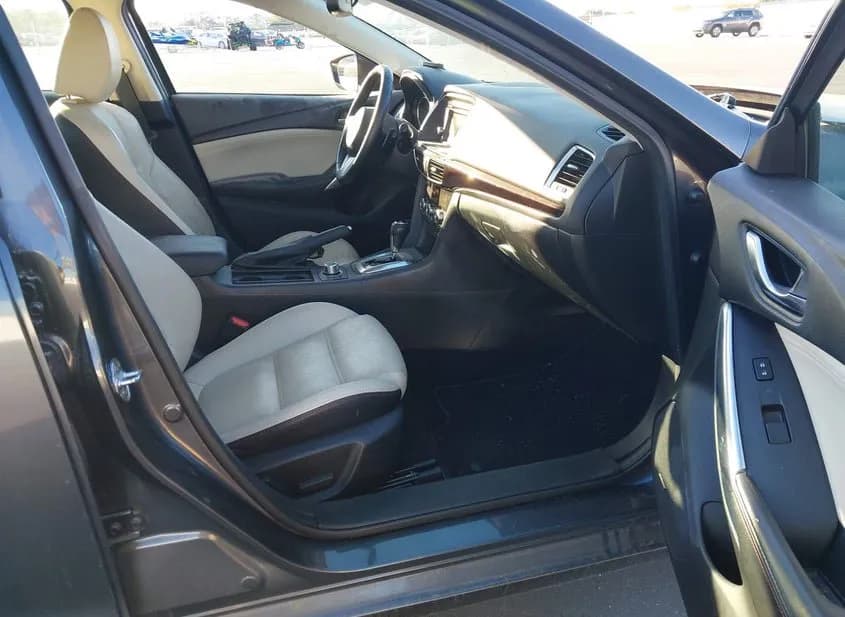 2014 MAZDA Mazda6 Used VIN JM1GJ1W66E1130721 – trunk area 2014 MAZDA Mazda6 Used VIN JM1GJ1W66E1130721 – trunk area