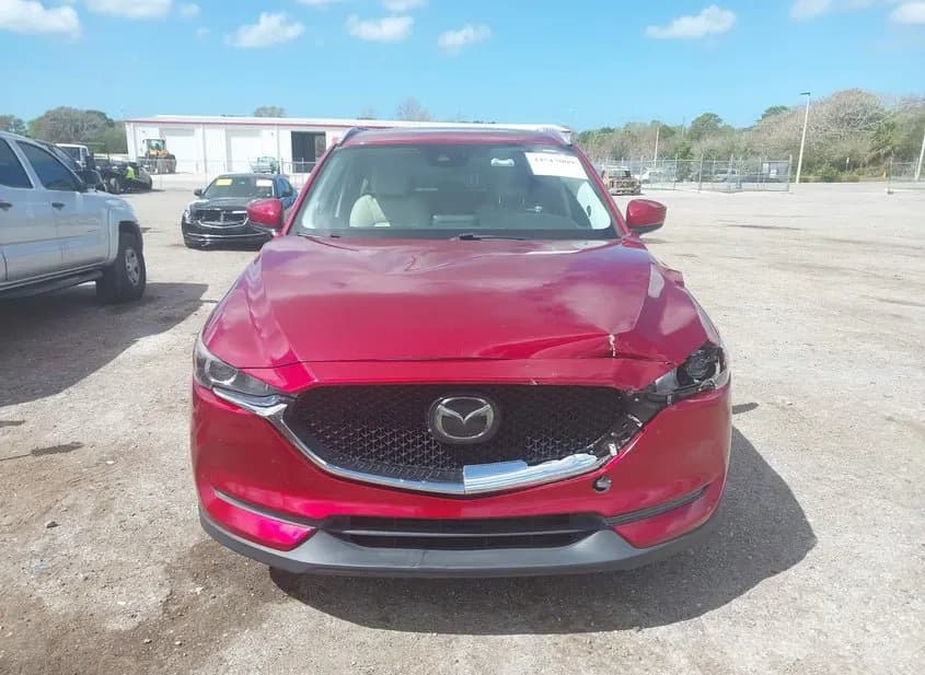 2019 MAZDA CX-5 Used VIN JM3KFACMXK0691687 – trunk area 2019 MAZDA CX-5 Used VIN JM3KFACMXK0691687 – trunk area