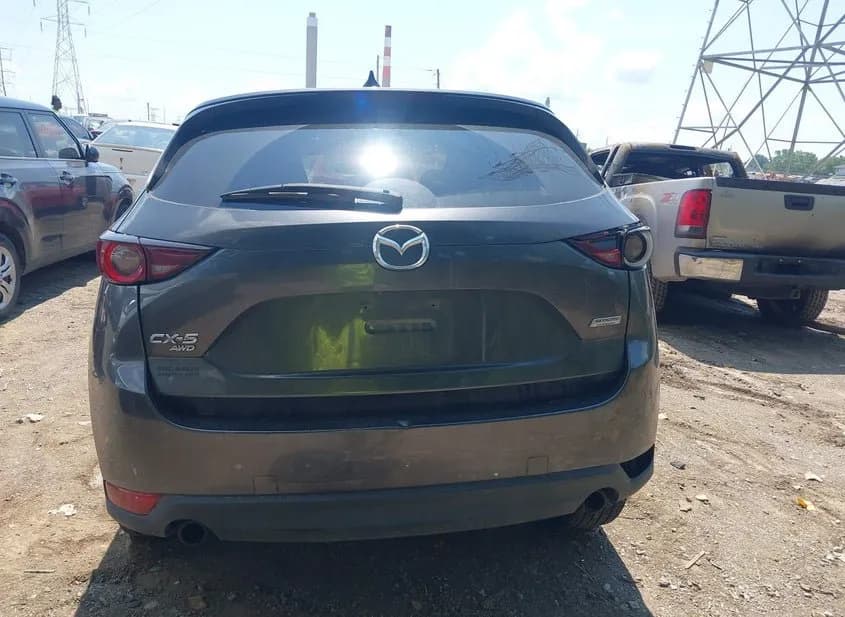 2018 MAZDA CX-5 Used VIN JM3KFBCM4J0435274 – trunk area 2018 MAZDA CX-5 Used VIN JM3KFBCM4J0435274 – trunk area