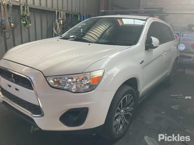 2014 Mitsubishi ASX Used VIN JMFXLGA8WEZ000279 – undercarriage 2014 Mitsubishi ASX Used VIN JMFXLGA8WEZ000279 – undercarriage