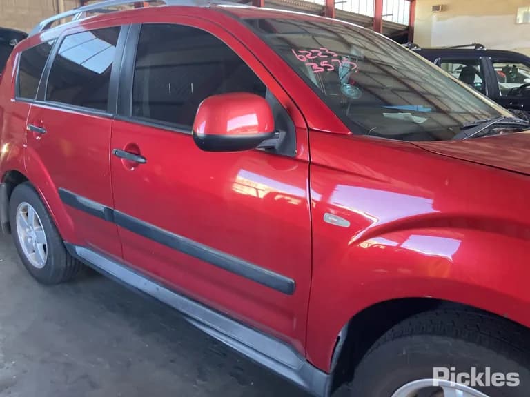 2009 Mitsubishi Outlander Used VIN JMFXTCW5WAZ000871 – undercarriage 2009 Mitsubishi Outlander Used VIN JMFXTCW5WAZ000871 – undercarriage