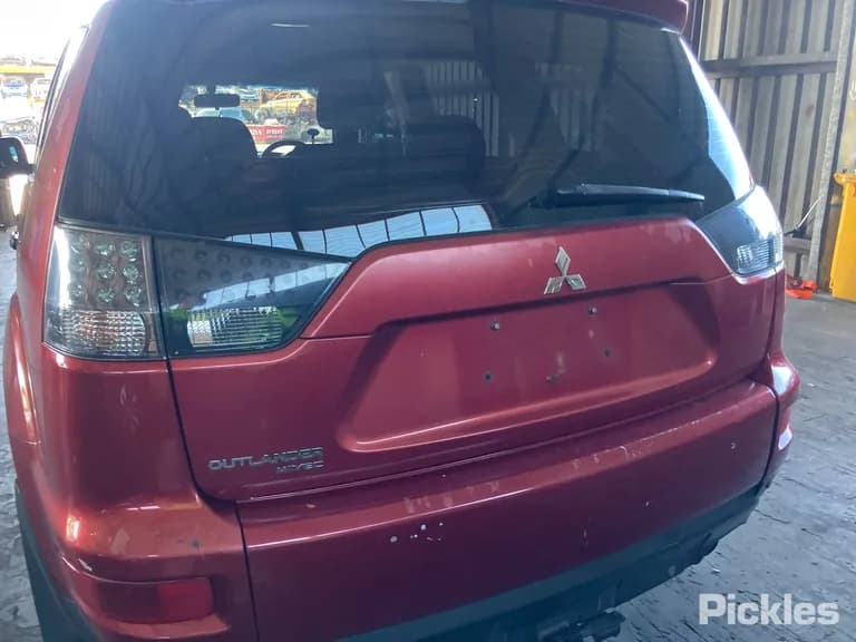 2009 Mitsubishi Outlander Used VIN JMFXTCW5WAZ000871 – photo 14 2009 Mitsubishi Outlander Used VIN JMFXTCW5WAZ000871 – photo 14