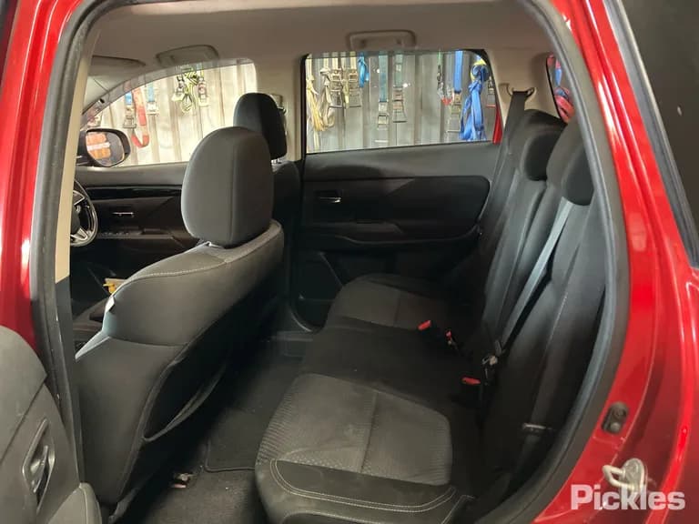 2018 Mitsubishi Outlander Used VIN JMFXTGF8WKZ001591 – rear exterior 2018 Mitsubishi Outlander Used VIN JMFXTGF8WKZ001591 – rear exterior