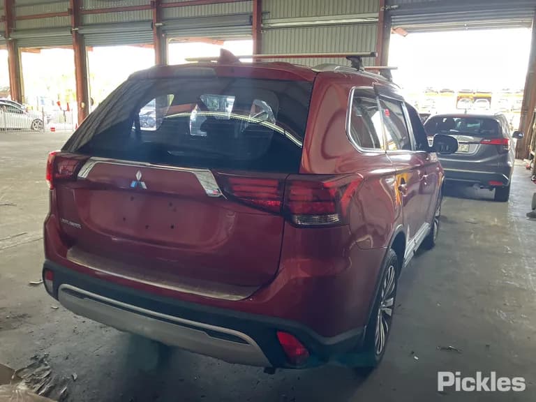 2018 Mitsubishi Outlander Used VIN JMFXTGF8WKZ001591 – trunk area 2018 Mitsubishi Outlander Used VIN JMFXTGF8WKZ001591 – trunk area