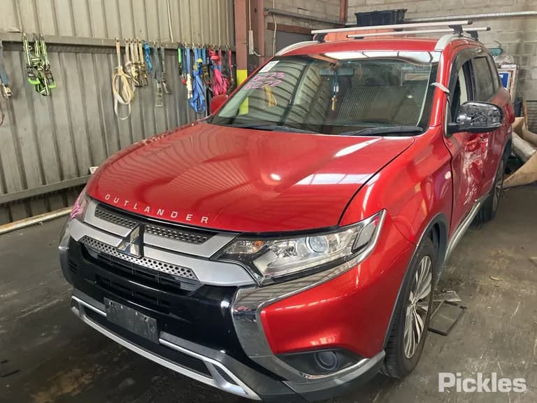 2018 Mitsubishi Outlander Used VIN JMFXTGF8WKZ001591 – photo 13 2018 Mitsubishi Outlander Used VIN JMFXTGF8WKZ001591 – photo 13