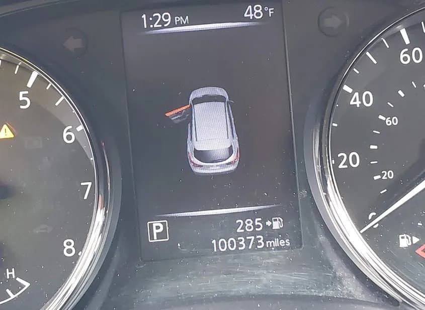 2017 NISSAN Rogue Sport Used VIN JN1BJ1CR4HW130901 – trunk area 2017 NISSAN Rogue Sport Used VIN JN1BJ1CR4HW130901 – trunk area