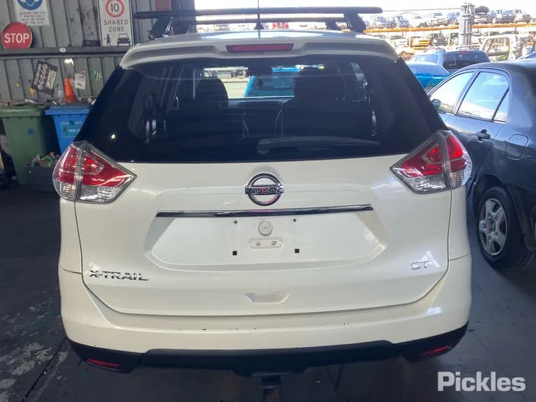 2016 Nissan X-Trail Used VIN JN1JBAT32A0502889 – trunk area 2016 Nissan X-Trail Used VIN JN1JBAT32A0502889 – trunk area