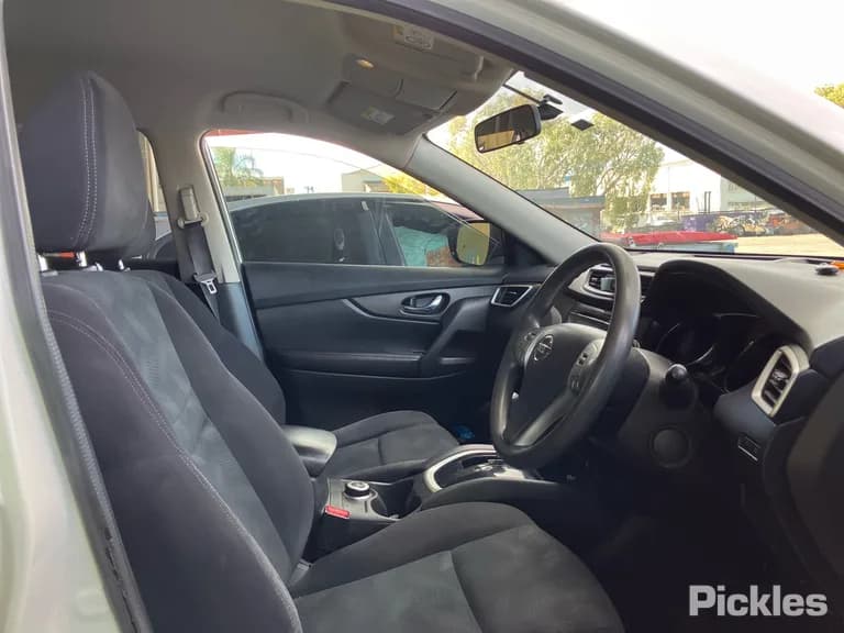 2014 Nissan X-Trail Used VIN JN1TBNT32A0001011 – engine bay 2014 Nissan X-Trail Used VIN JN1TBNT32A0001011 – engine bay