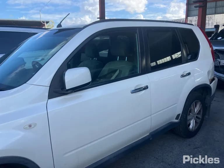 2010 Nissan X-Trail Used VIN JN1TCNT31A0100283 – interior seats 2010 Nissan X-Trail Used VIN JN1TCNT31A0100283 – interior seats