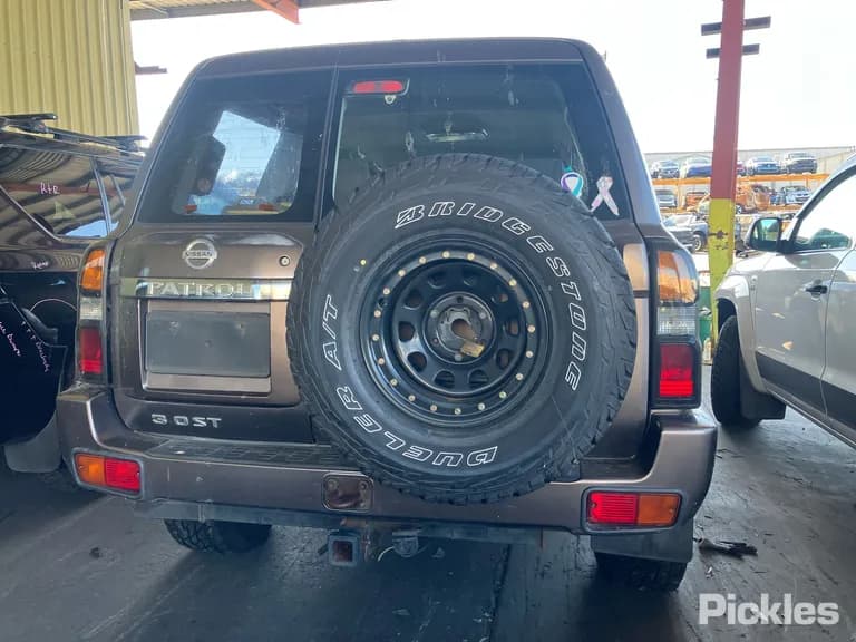 2005 Nissan Patrol Used VIN JN1TESY61A0373057 – exterior detail 2005 Nissan Patrol Used VIN JN1TESY61A0373057 – exterior detail