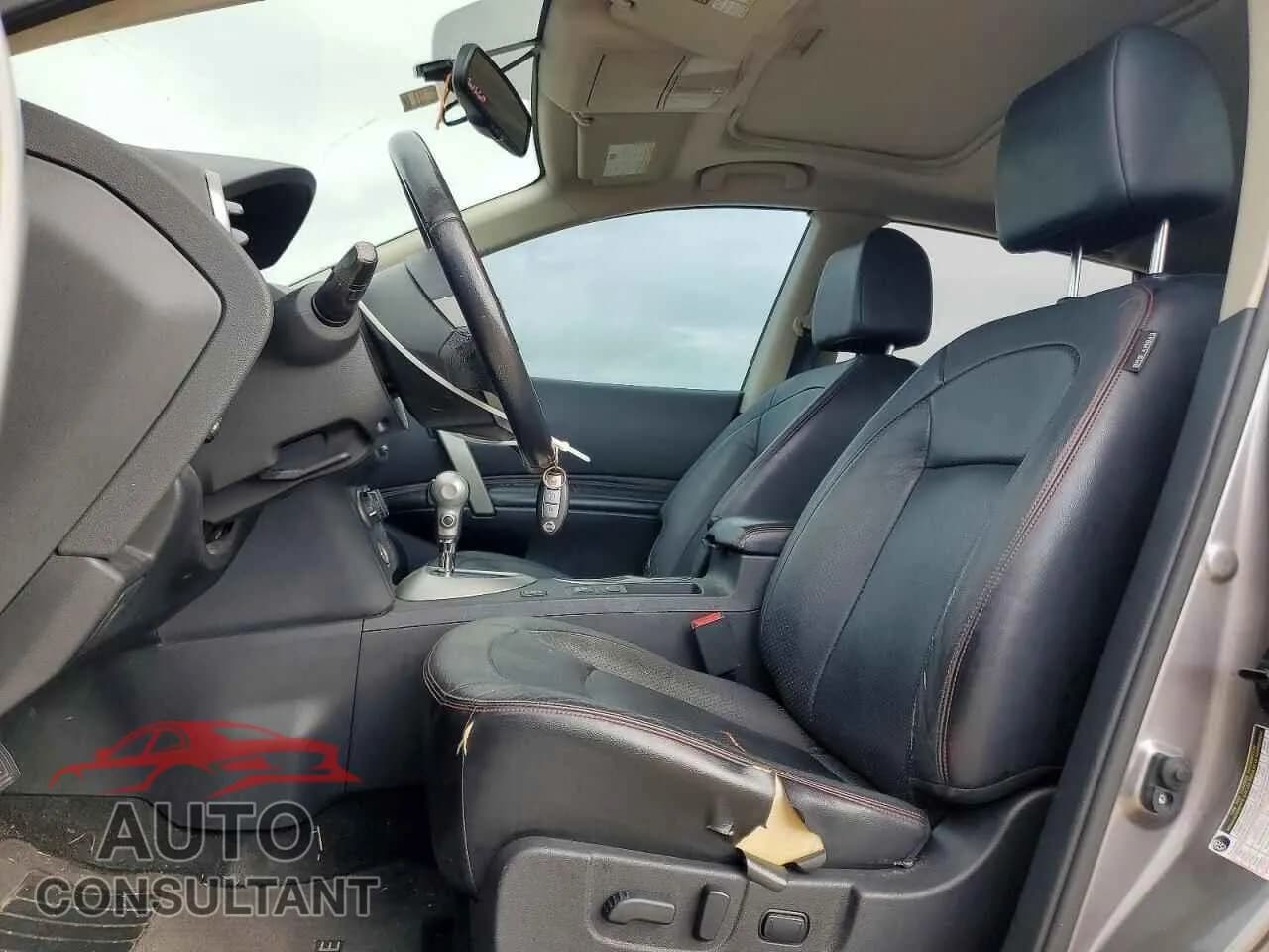 2013 NISSAN ROGUE Damaged VIN JN8AS5MT2DW506307 – exterior detail 2013 NISSAN ROGUE Damaged VIN JN8AS5MT2DW506307 – exterior detail