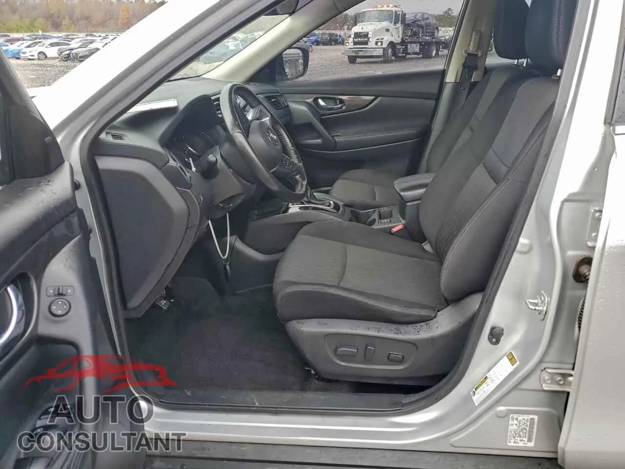 2017 NISSAN ROGUE Damaged VIN JN8AT2MT4HW404752 – exterior detail 2017 NISSAN ROGUE Damaged VIN JN8AT2MT4HW404752 – exterior detail