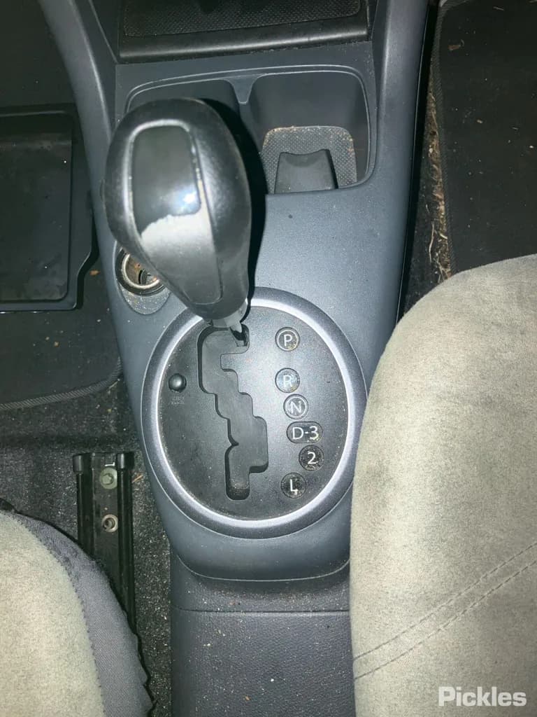 2005 Suzuki Swift Used VIN JSAEZC21S00105560 – interior seats 2005 Suzuki Swift Used VIN JSAEZC21S00105560 – interior seats
