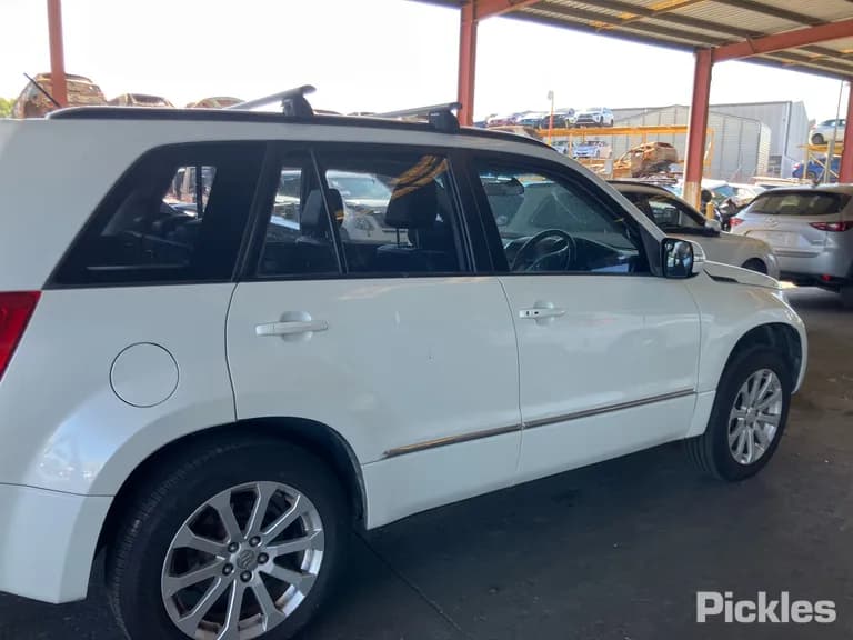 2013 Suzuki Grand Vitara Used VIN JSAJTDA4V00276956 – engine bay 2013 Suzuki Grand Vitara Used VIN JSAJTDA4V00276956 – engine bay