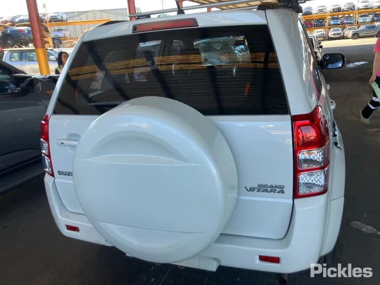 2013 Suzuki Grand Vitara Used VIN JSAJTDA4V00276956 – trunk area 2013 Suzuki Grand Vitara Used VIN JSAJTDA4V00276956 – trunk area