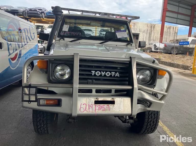 1993 Toyota Landcruiser Used VIN JT731UJ7508500225 – engine bay 1993 Toyota Landcruiser Used VIN JT731UJ7508500225 – engine bay