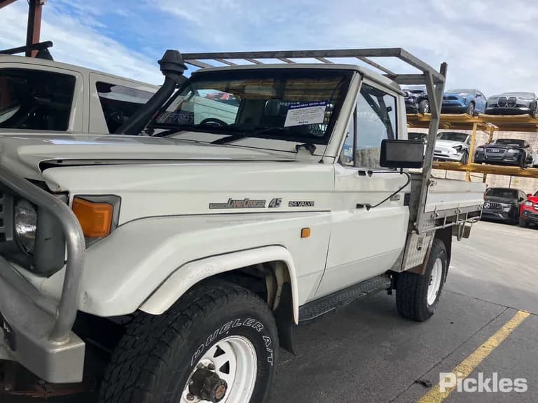 1993 Toyota Landcruiser Used VIN JT731UJ7508500225 – undercarriage 1993 Toyota Landcruiser Used VIN JT731UJ7508500225 – undercarriage