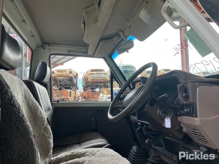 1993 Toyota Landcruiser Used VIN JT731UJ7508500225 – photo 17 1993 Toyota Landcruiser Used VIN JT731UJ7508500225 – photo 17